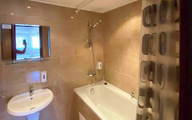 1 Bed Homey Two Floor Apartment - 200mbps Wi-fi!