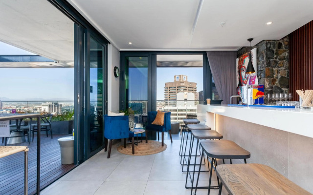 Luxuriuous 1 Bedroom in 16 on Bree