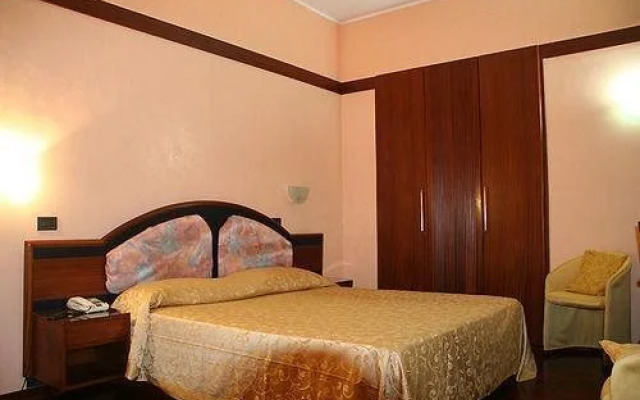 Hotel Cesari