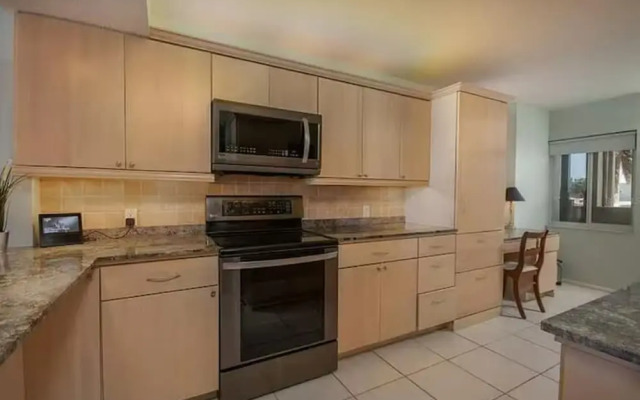 Siesta Beach Retreat Poolside 2BR Condo