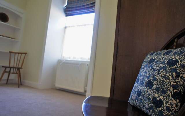 Fantastic 2 Bedroom, Spacious and Great Location!