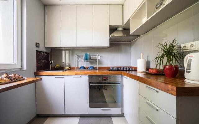 oompH Warsaw Central Deluxe Apartment