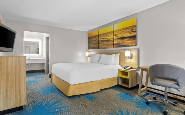 Days Inn by Wyndham Ocean Springs
