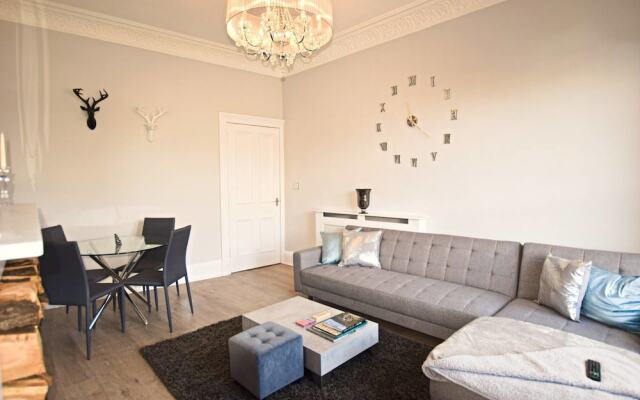 Jeffrey Street Apartment: Heart of the Old Town