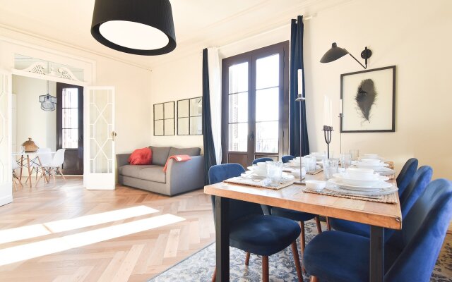 Palau in Barcelona with 2 bedrooms and 2 bathrooms