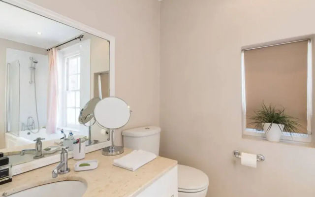 Stylish 1-bed With a Roof Terrace