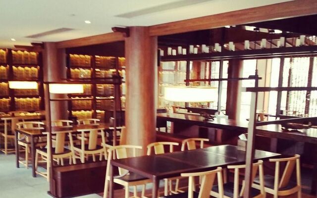 Ruyi Ge Putongshan International Buddhism Culture Communication Center