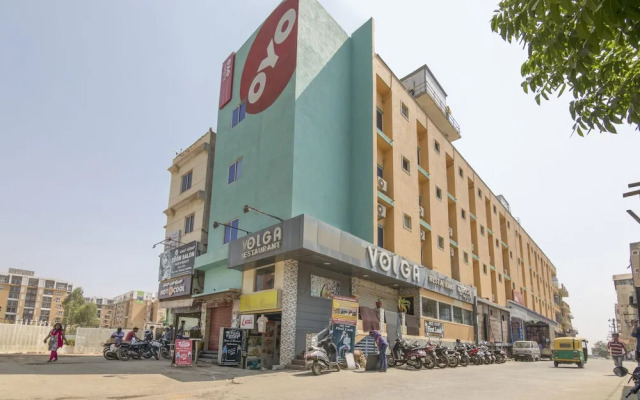 OYO 17136 Hotel Chinmayee Inn