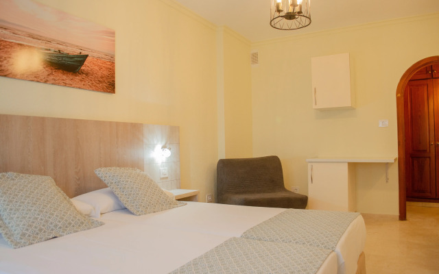 Klayman Olivina Aparthotel