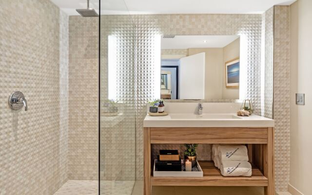 Hodges Bay Resort & Spa, an HQ Luxury Resort & Residences