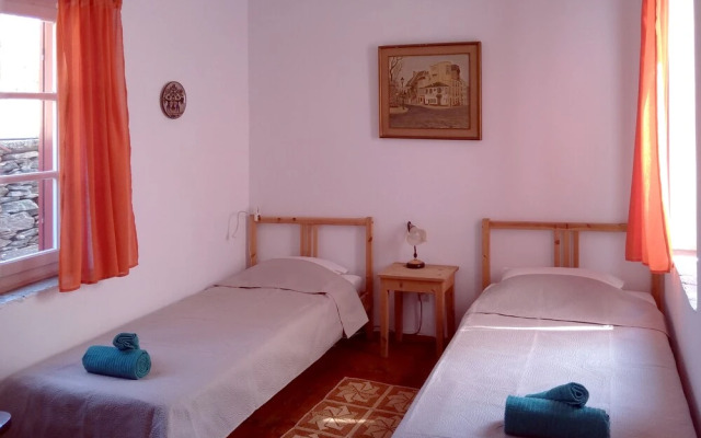 Stunning House - Sleeps 11, Terrace & Sea View