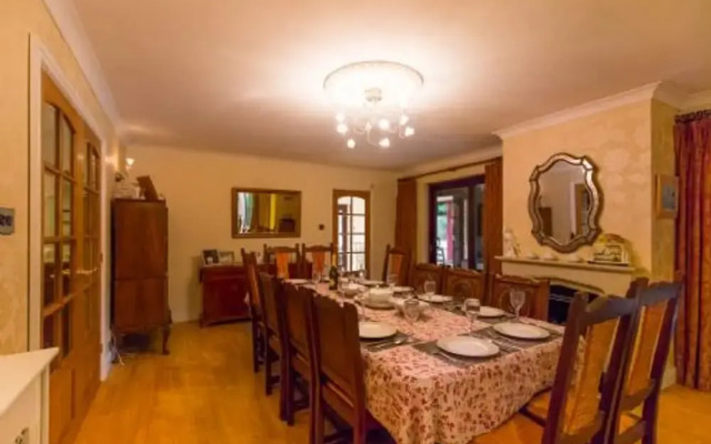 Host Stay Four Seasons