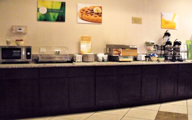 Clarion Pointe Winslow I-40