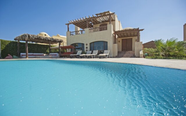 Beachfront El Gouna Villa with Pool - Sabina Y144