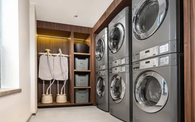 Kyriad Hotel (Zhengzhou Zijingshan Business District Wenmiao Subway Station Store)