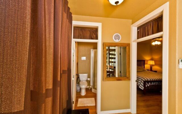 River Rd. Treehouses- Mockingbird Lodge