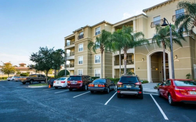 New Vista Cay Lyrica Near Pool Minutes to All Parks and Convention Center