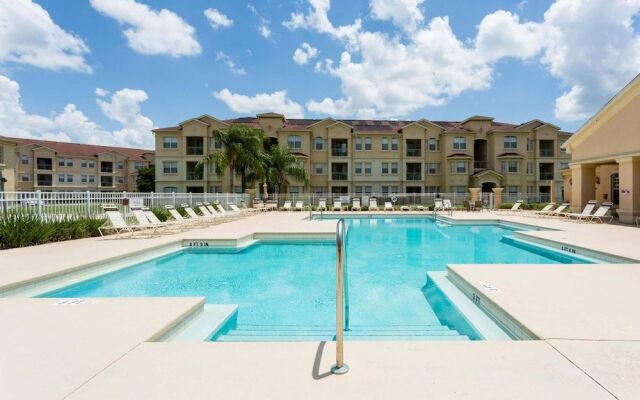 Luxury Poolview Penthouse