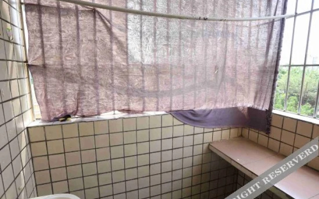 QQ Hostel