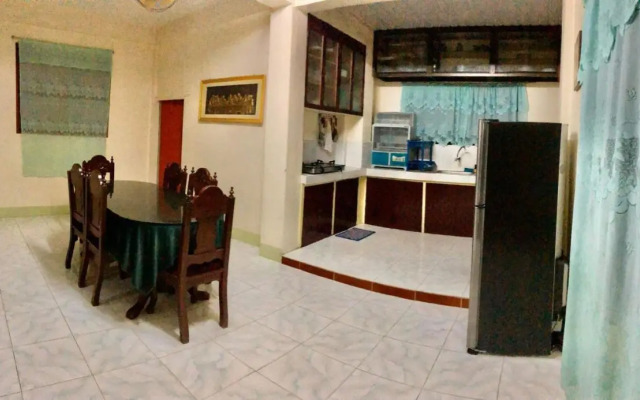15pax-2 minutes to Vigan-RoseandFer Transient-2 Bedroom House