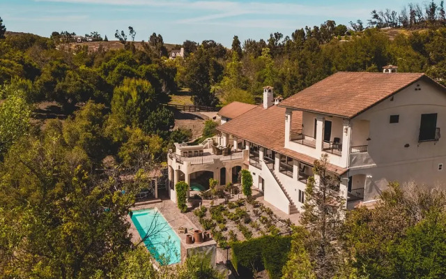 De Luz by AvantStay | Sleeps 24 | 5 Acre Estate w/ Lake & Orange Groves