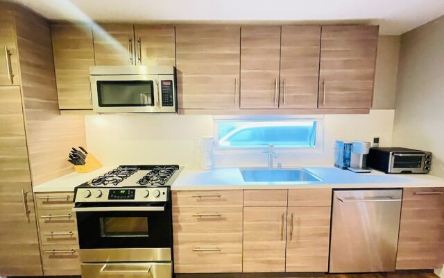 Modern 1Bd Famous  Venice 10B