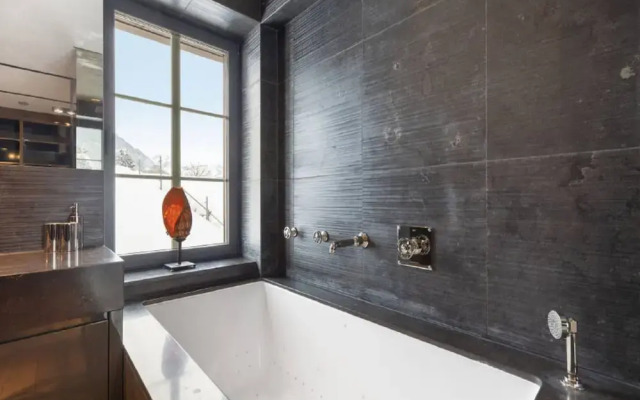 Duplex With Palace Views