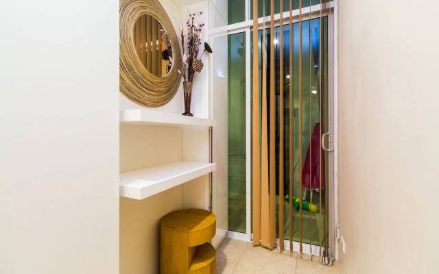 The Palm at Veloche by Lofty