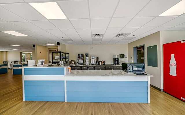 Travelodge by Wyndham Panama City Beach / Beachfront