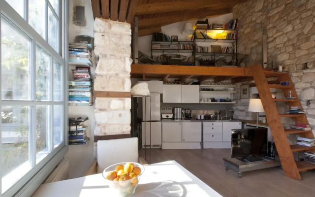 Live in the Shadow of the Acropolis