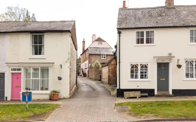 The Lavender Folly - Cosy Accommodation Alresford