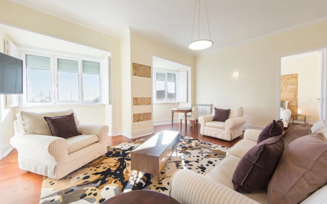 Spacious 4bdr River View