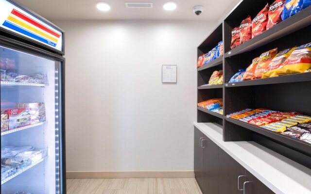 Holiday Inn Express and Suites Lincoln I - 80 by IHG