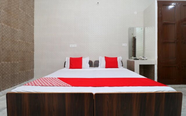 OYO 23066 Shiv Guest House