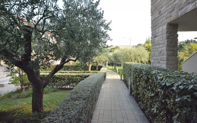 Apartment Berengario With Pool