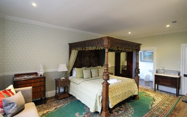 Huntsham Court