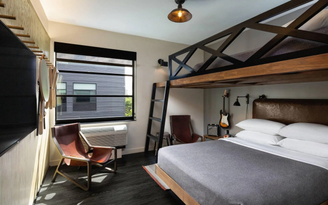 MOXY Minneapolis Uptown