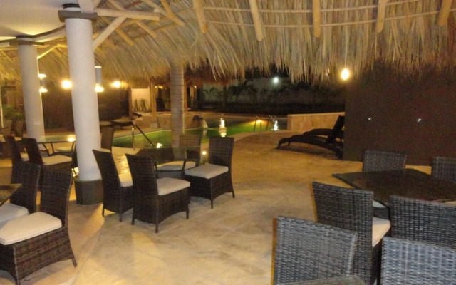 Hotel Colono Beach
