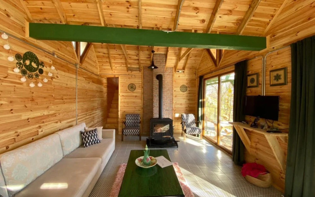 Secluded Wooden House With Jacuzzi in Sapanca
