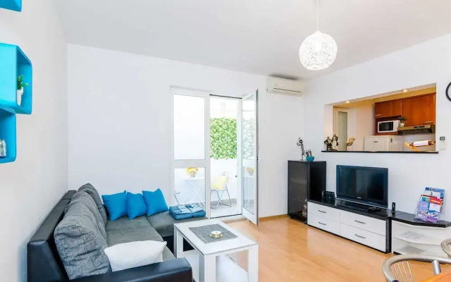 Apartment Antej - One Bedroom Apartment With Terrace and City View