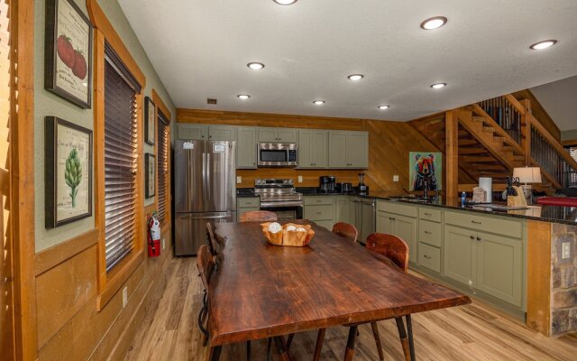 Splashing Bear Lodge