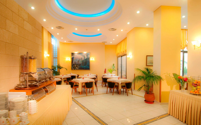 Alexandra Hotel