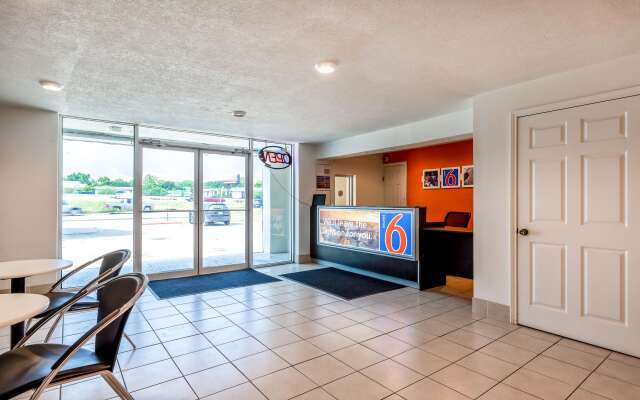 Motel 6 Houston, TX - East