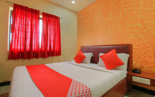 OYO 11585 Hotel Shreenithi