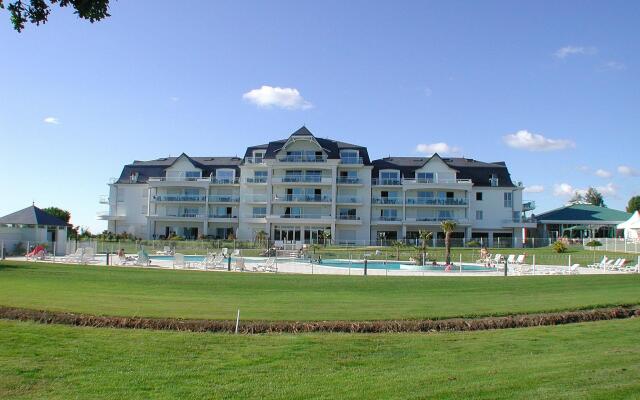 Charming apartment with dishwasher located at a golf course