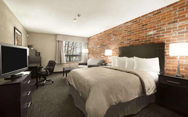 Super 8 by Wyndham Timmins ON