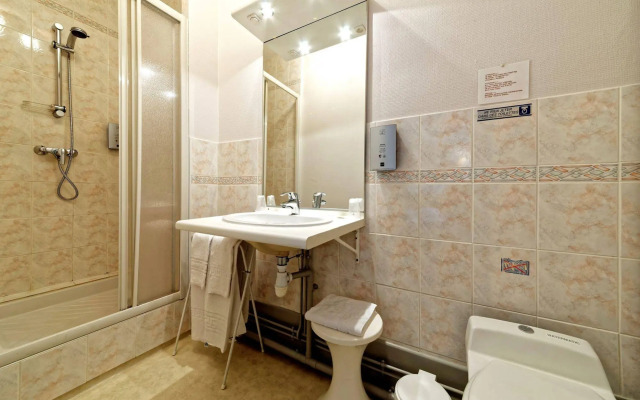 Logis Hôtel Du Commerce Et Touring