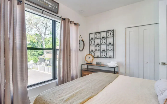 Modern Tampa Townhome Near Midtown WFH Friendly