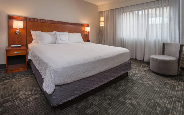 Courtyard Fairfax Fair Oaks