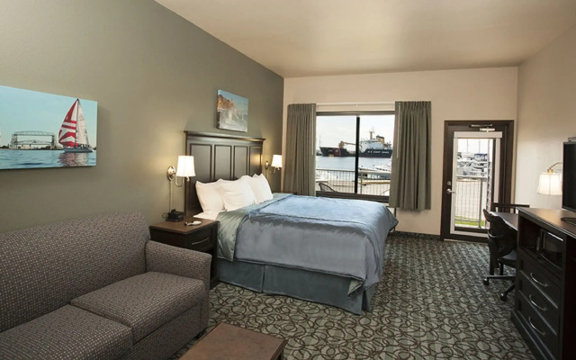 Park Point Marina Inn